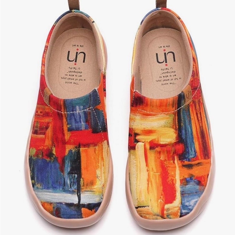 NWT UIN Women's Slip on Walking Shoes Size W9, EU40.5, M7.5 Color Zone